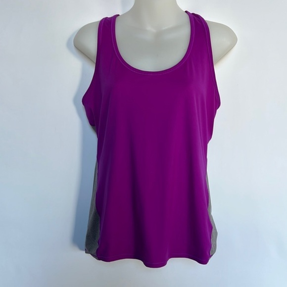 Athleta Colorblock Chi Racerback Athletic Tank in Dark Razzle Size M - Picture 2 of 9